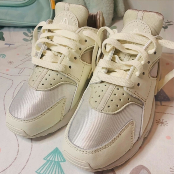 Nike Air Huarache - Picture 2 of 9